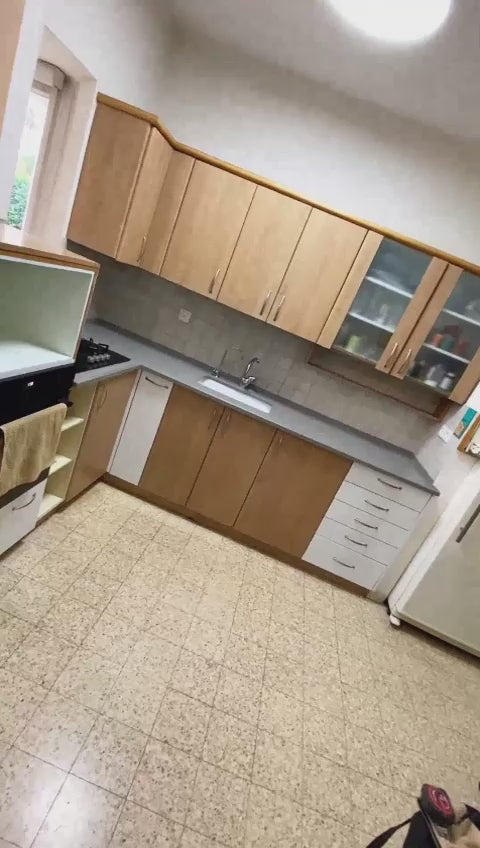טען וידאו: 