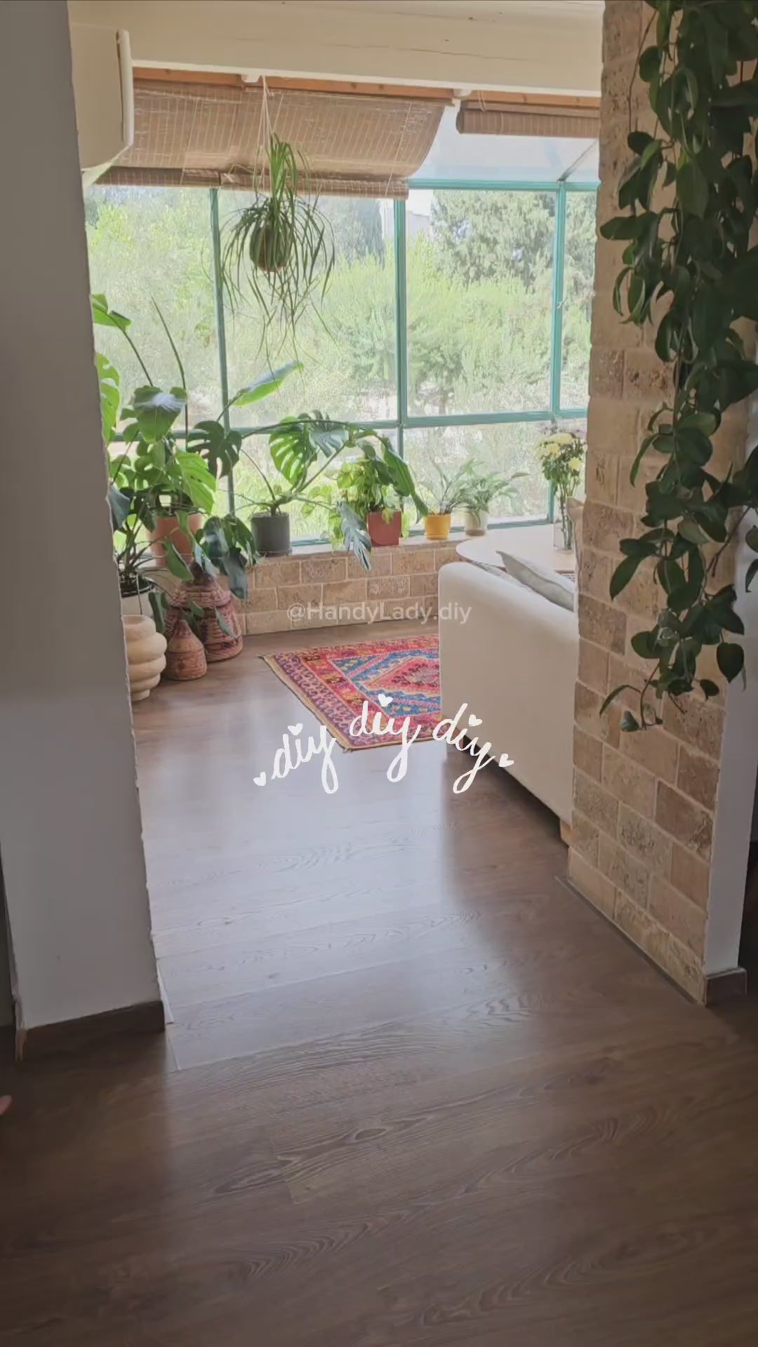 טען וידאו: 