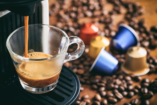 איך לשמור על מכונת קפה ללא אבנית? מדריך ניקוי מכונת אספרסו